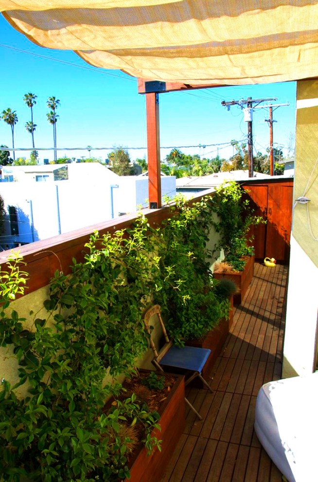 Inspiration for a timeless deck remodel in Los Angeles