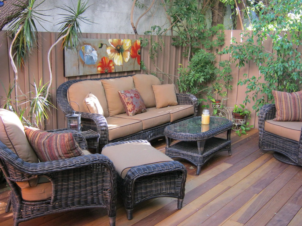 Example of an eclectic deck design in Los Angeles