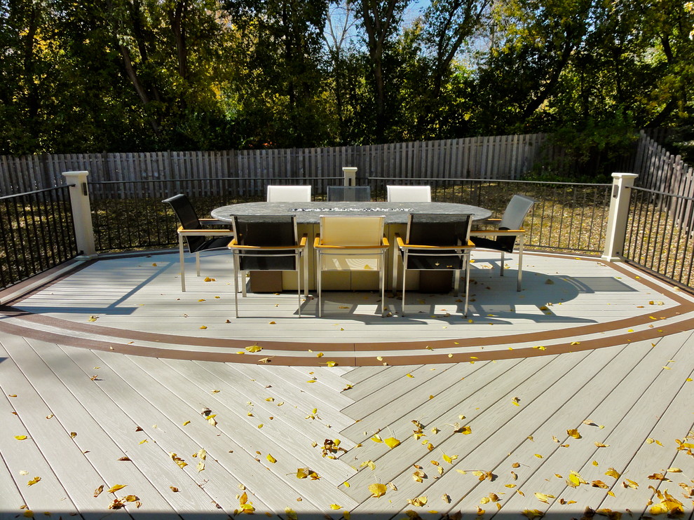 Inspiration for a transitional deck remodel in Minneapolis
