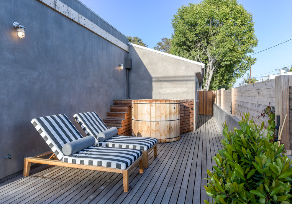 Photo of a nautical side terrace in Los Angeles with no cover.