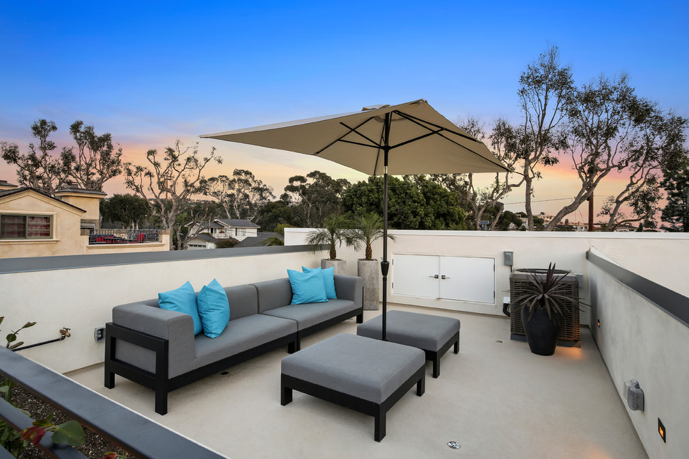 Contemporary roof terrace in Orange County.