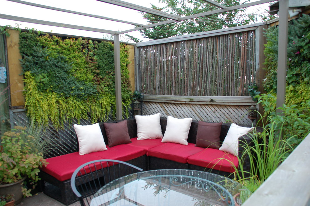 Design ideas for a terrace in Toronto with a living wall.