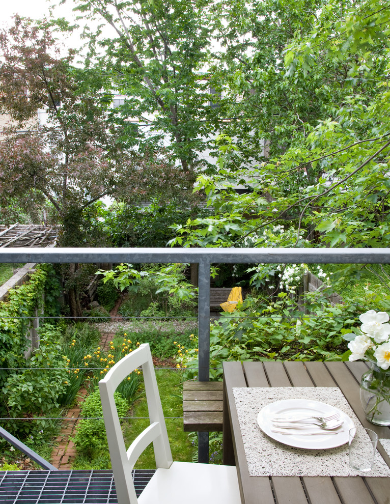 Источник вдохновения для домашнего уюта: маленькая терраса на заднем дворе в стиле модернизм для на участке и в саду