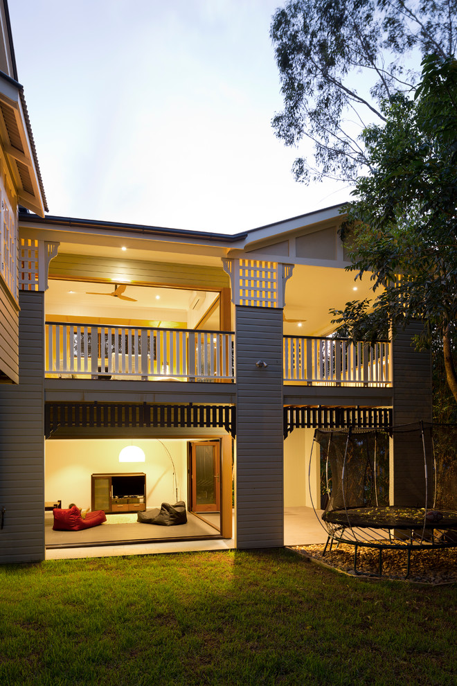 Mittelgroße, Überdachte Klassische Terrasse hinter dem Haus in Brisbane