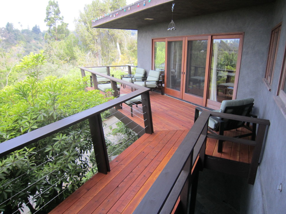 Diseño de terraza vintage de tamaño medio sin cubierta en patio trasero