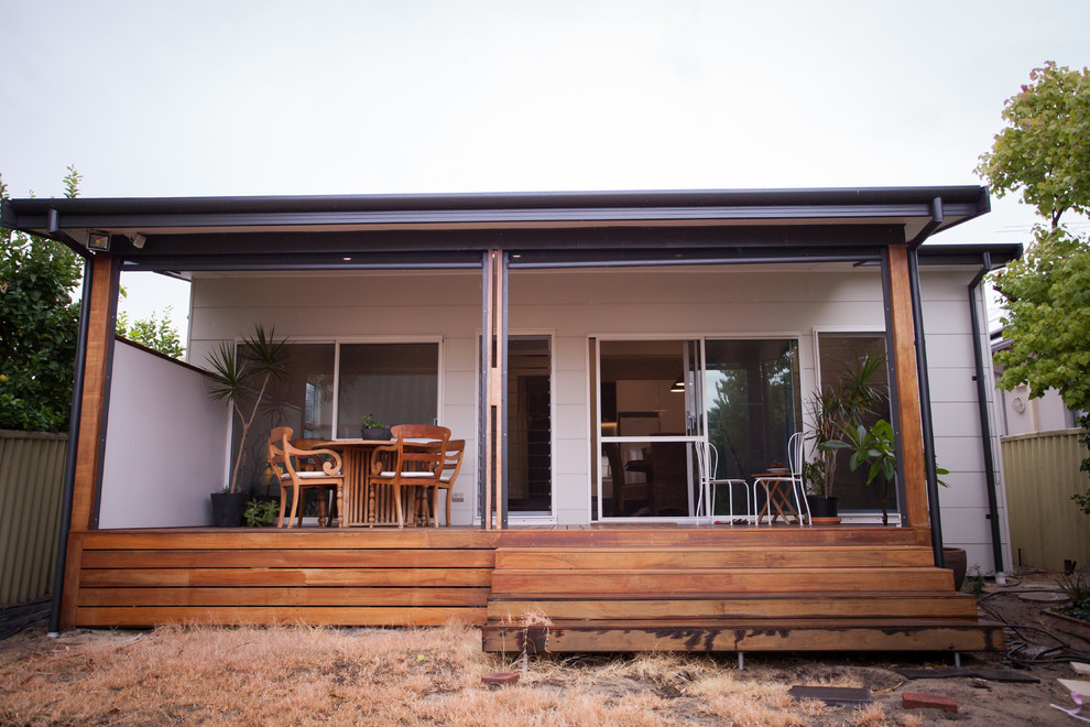 Inspiration for a contemporary deck remodel in Brisbane