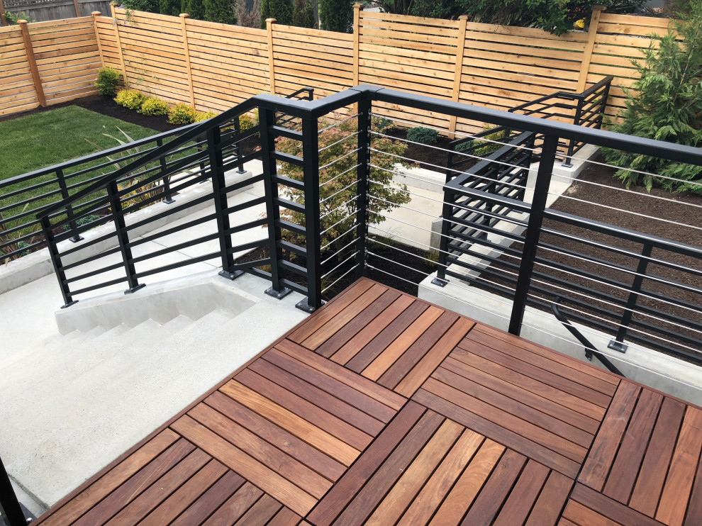 Example of a minimalist deck design in Seattle