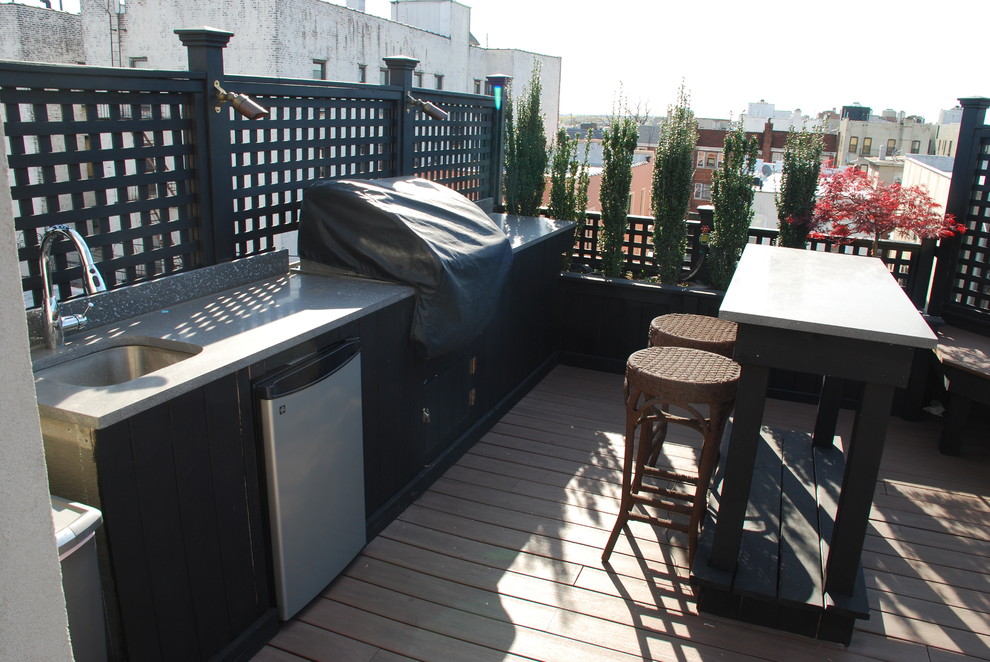 Immagine di una terrazza contemporanea di medie dimensioni e sul tetto con una pergola
