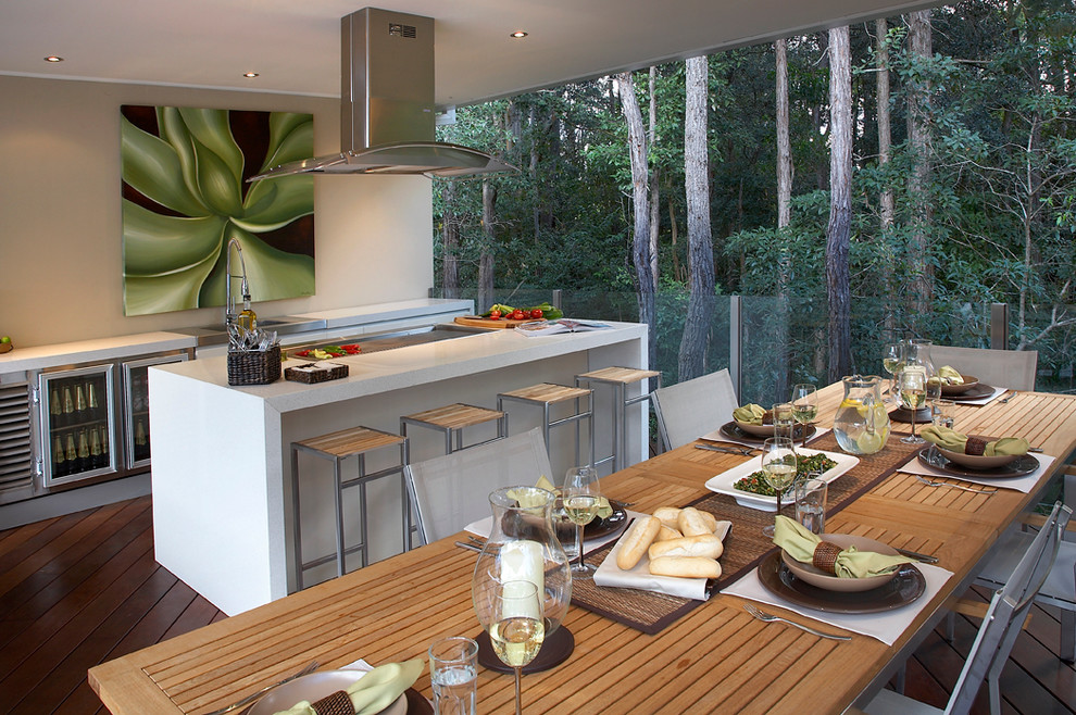Inspiration for a contemporary deck remodel in Sydney