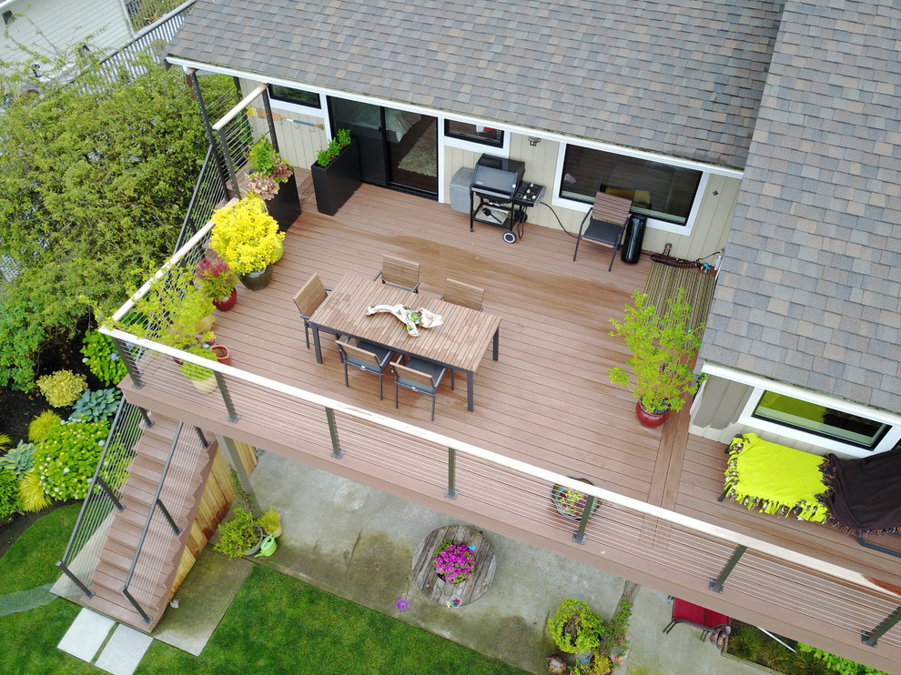 Foto di una terrazza minimalista di medie dimensioni e dietro casa
