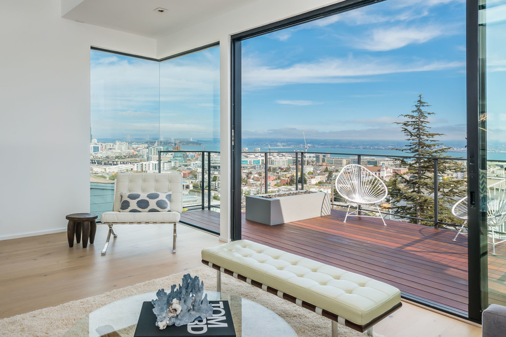 Mittelgroße Moderne Terrasse hinter dem Haus mit Feuerstelle in San Francisco