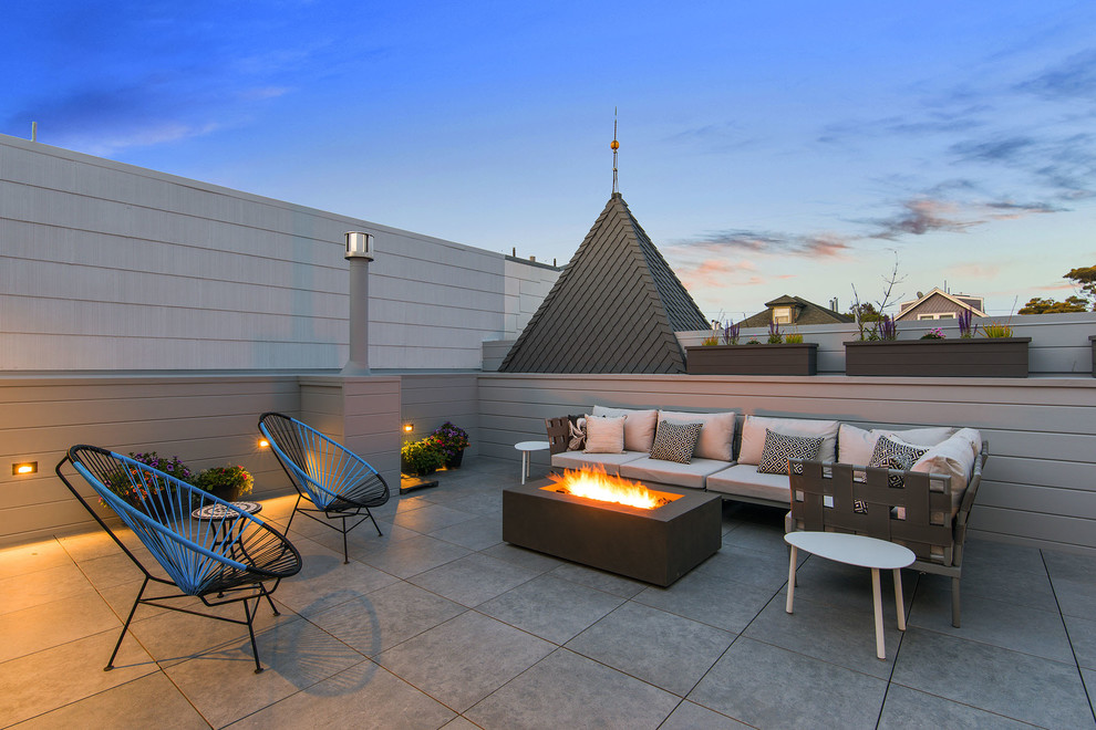 サンフランシスコにあるトランジショナルスタイルのおしゃれな屋上のデッキ (ファイヤーピット、日よけなし、屋上) の写真