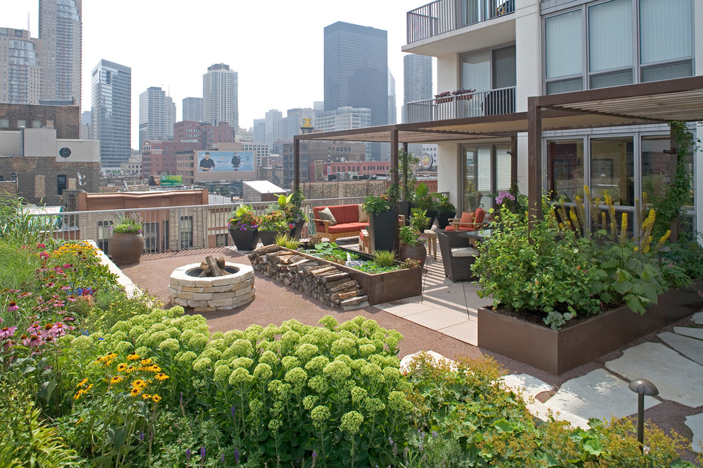Inspiration for an eclectic roof rooftop terrace in Chicago with a fire feature.