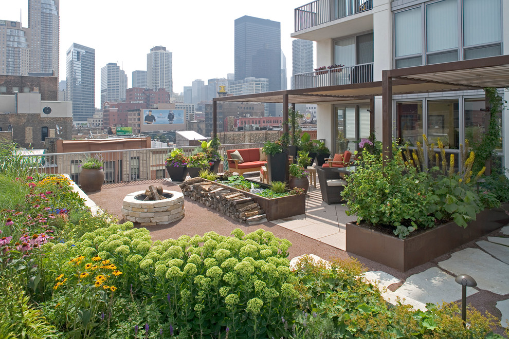 Inspiration for an eclectic rooftop rooftop deck remodel in Chicago with a fire pit