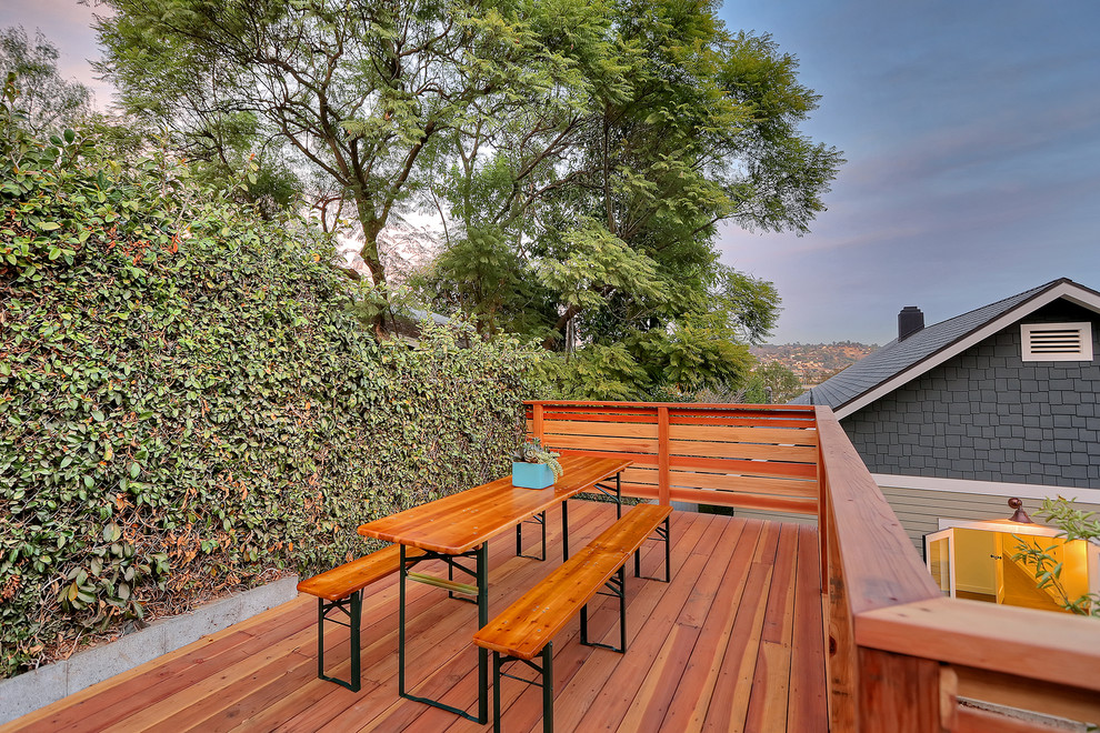 This is an example of a traditional back terrace in Los Angeles.