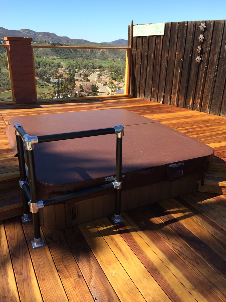 Idées déco pour une terrasse arrière craftsman de taille moyenne avec aucune couverture.