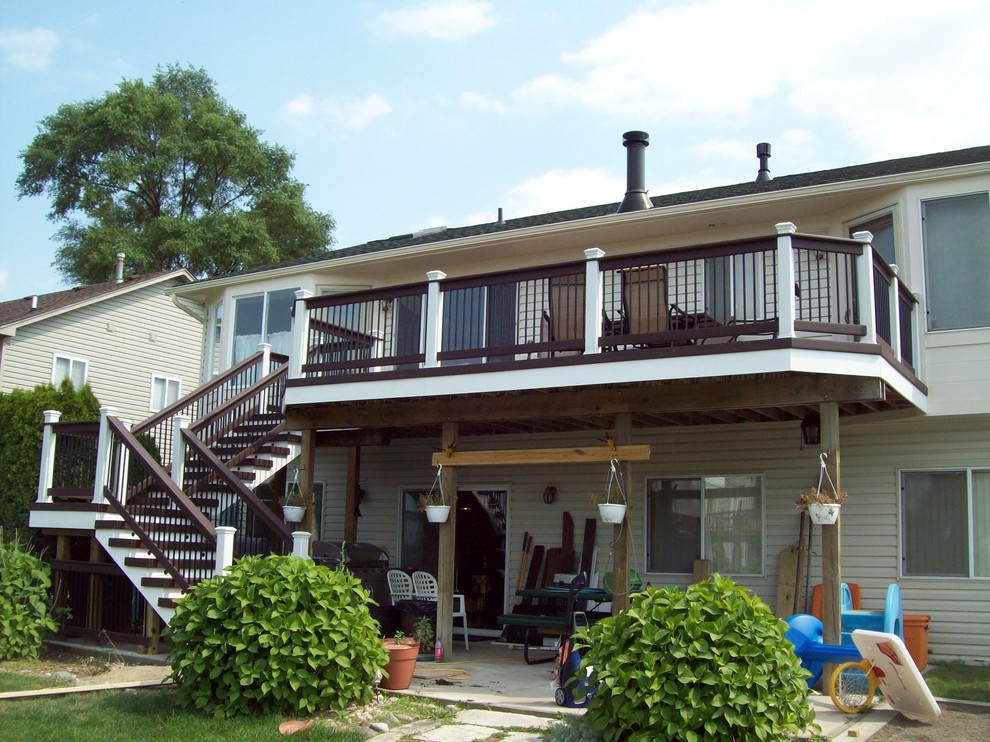 Foto di una terrazza stile marinaro di medie dimensioni e dietro casa con nessuna copertura