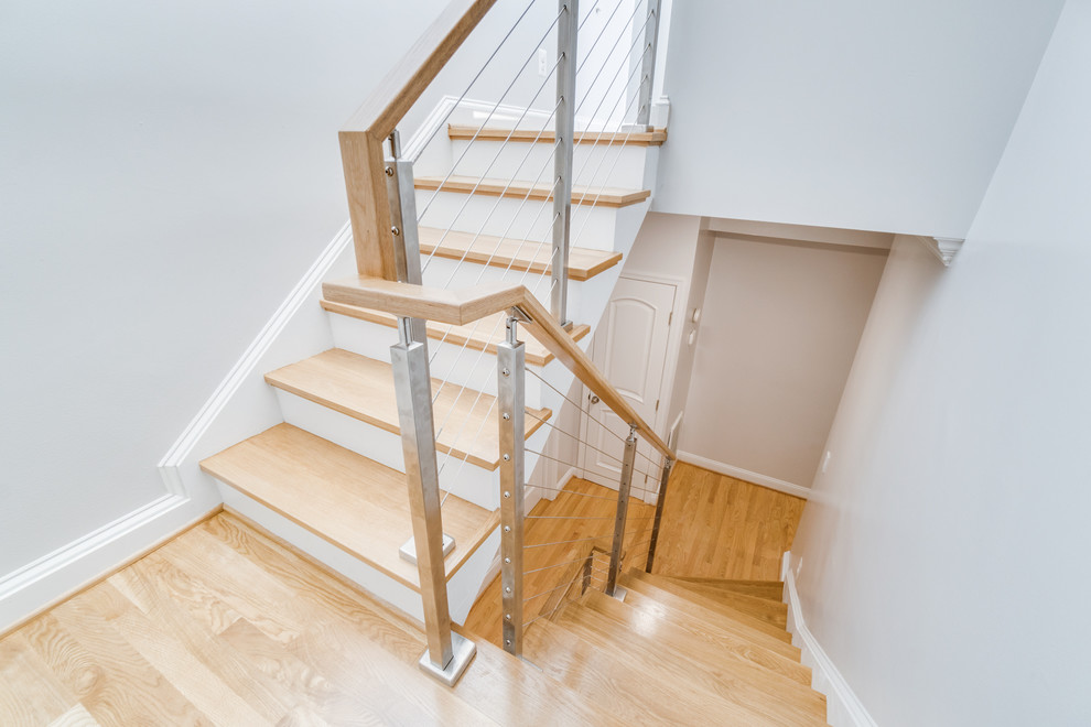 Idées déco pour un escalier contemporain de taille moyenne.