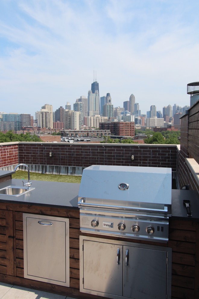 Große Moderne Terrasse mit Outdoor-Küche in Chicago