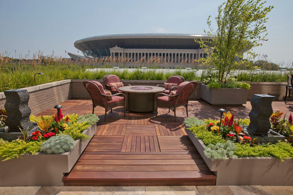 Trendy rooftop rooftop water fountain deck photo in Chicago