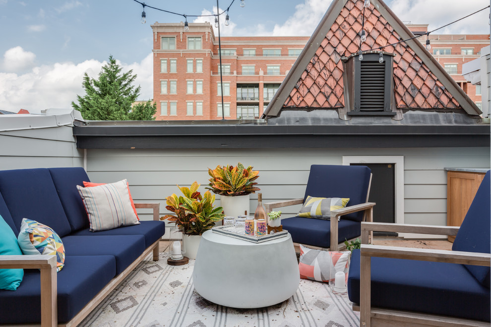 ワシントンD.C.にあるエクレクティックスタイルのおしゃれな屋上のデッキ (コンテナガーデン、日よけなし、屋上) の写真