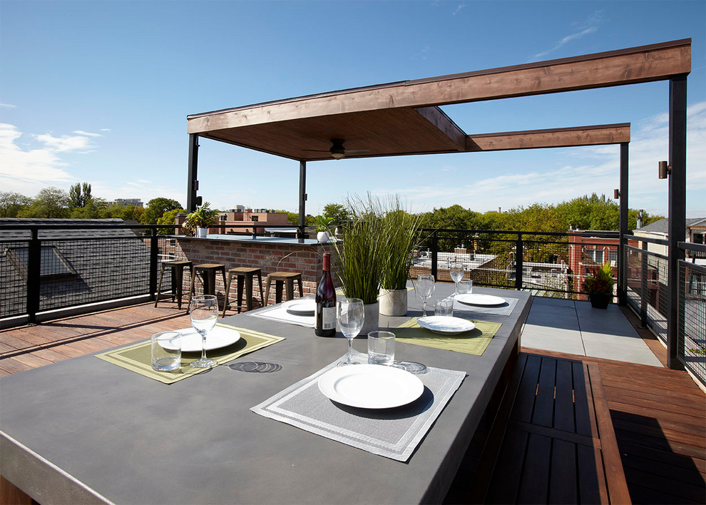 Photo of a large contemporary roof terrace in Chicago.