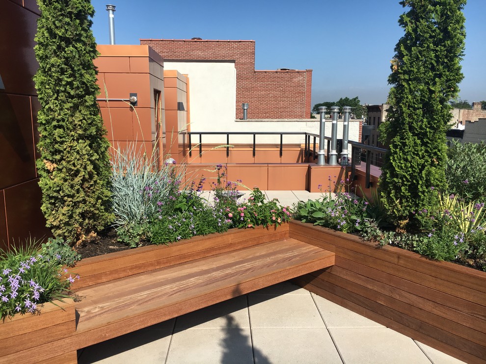 Deck container garden - mid-sized modern deck container garden idea in New York