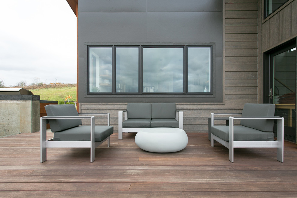 Réalisation d'une terrasse latérale minimaliste de taille moyenne avec aucune couverture.