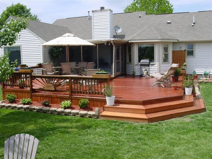 Inspiration for a mid-sized modern backyard deck remodel in Austin with no cover