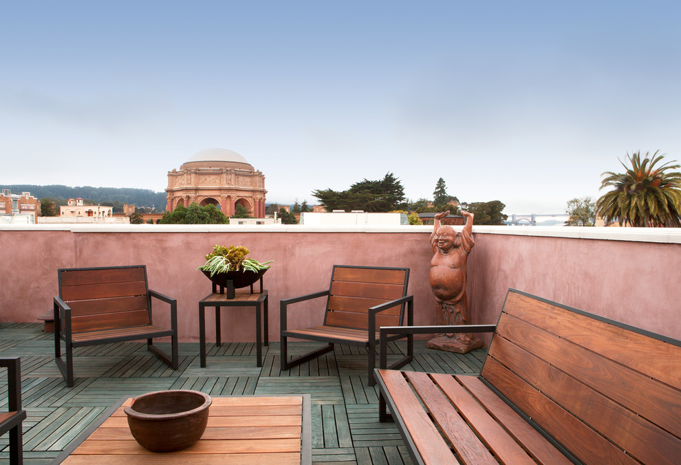 サンフランシスコにあるアジアンスタイルのおしゃれな屋上のデッキ (屋上) の写真