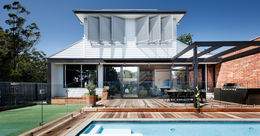 Immagine di una terrazza minimal di medie dimensioni e dietro casa con una pergola