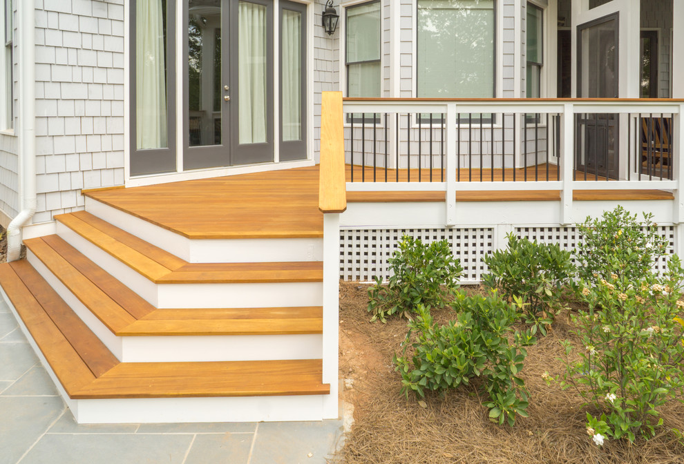 Diseño de terraza de estilo americano de tamaño medio sin cubierta en patio trasero