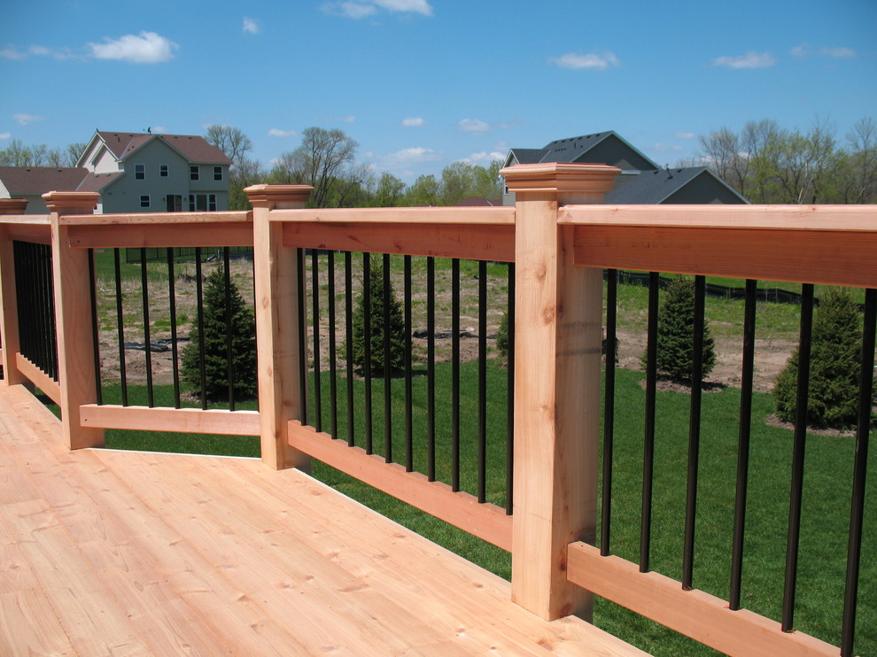Example of a classic deck design in Minneapolis
