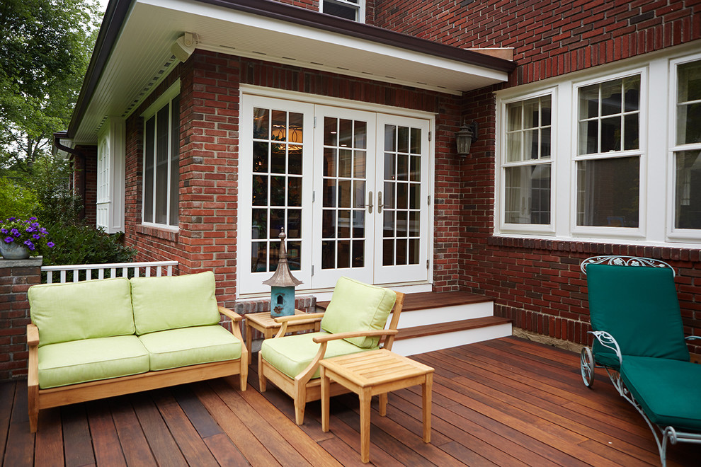Inspiration for a timeless backyard deck remodel in New York