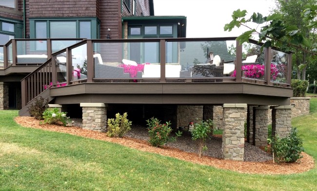 Diseño de terraza tradicional extra grande en patio trasero