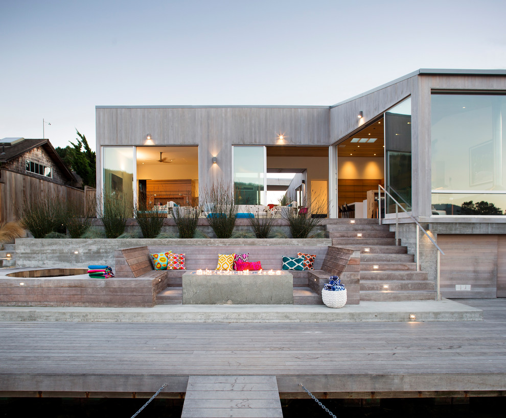 Contemporary back terrace in San Francisco with a fire feature.