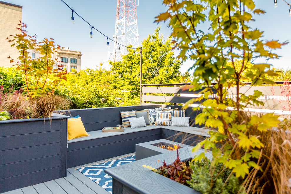 This is an example of a contemporary back terrace in Seattle.