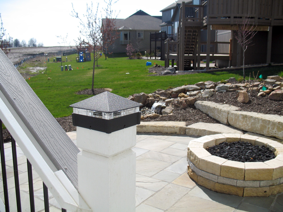 Seitz Deck lighting using low voltage lighted post caps. Clásico