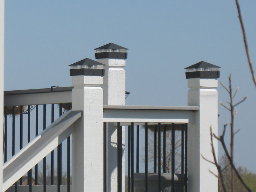 Seitz Deck lighting using low voltage lighted post caps