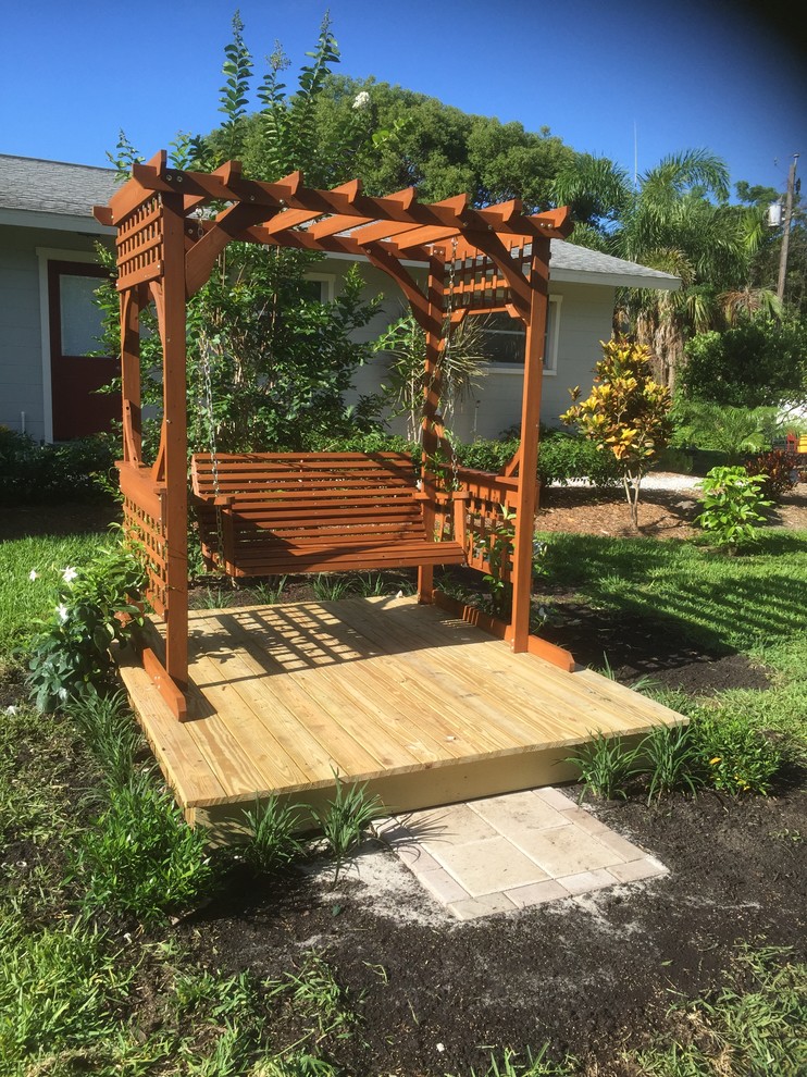 Idée de décoration pour une terrasse arrière ethnique.