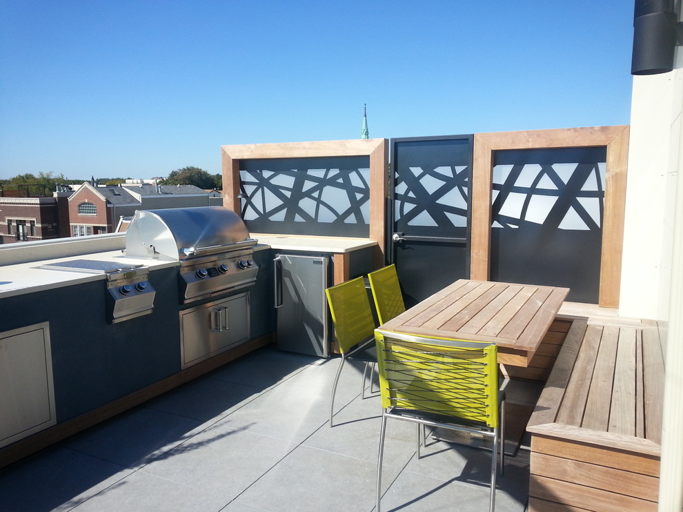 Inspiration for a mid-sized modern rooftop outdoor kitchen deck remodel in Chicago