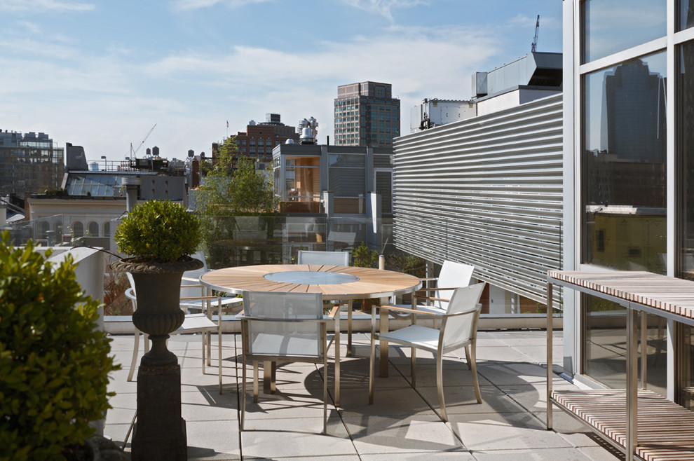 Deck - contemporary rooftop rooftop deck idea in New York