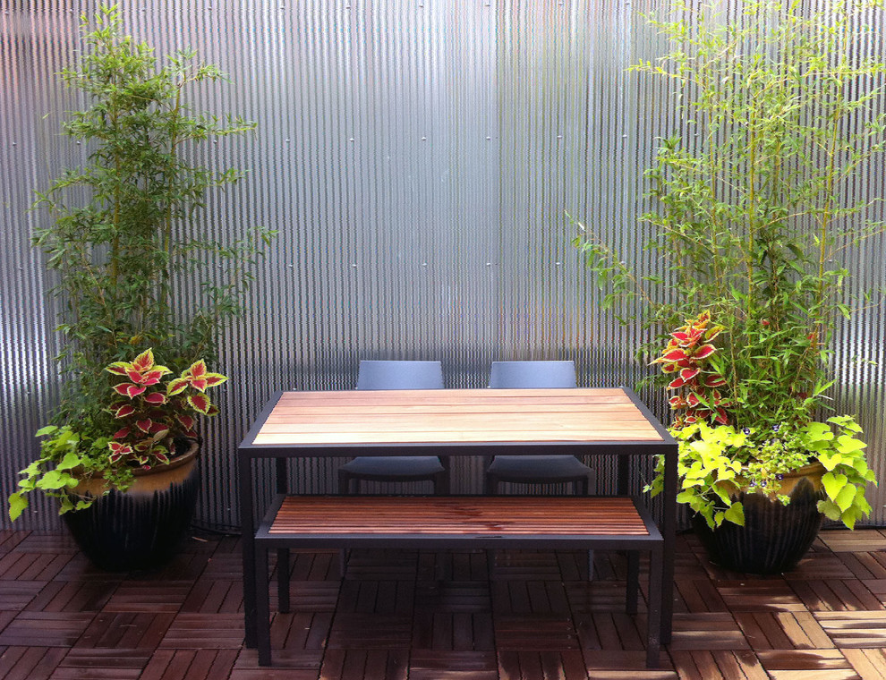 Foto de terraza actual en azotea con jardín de macetas
