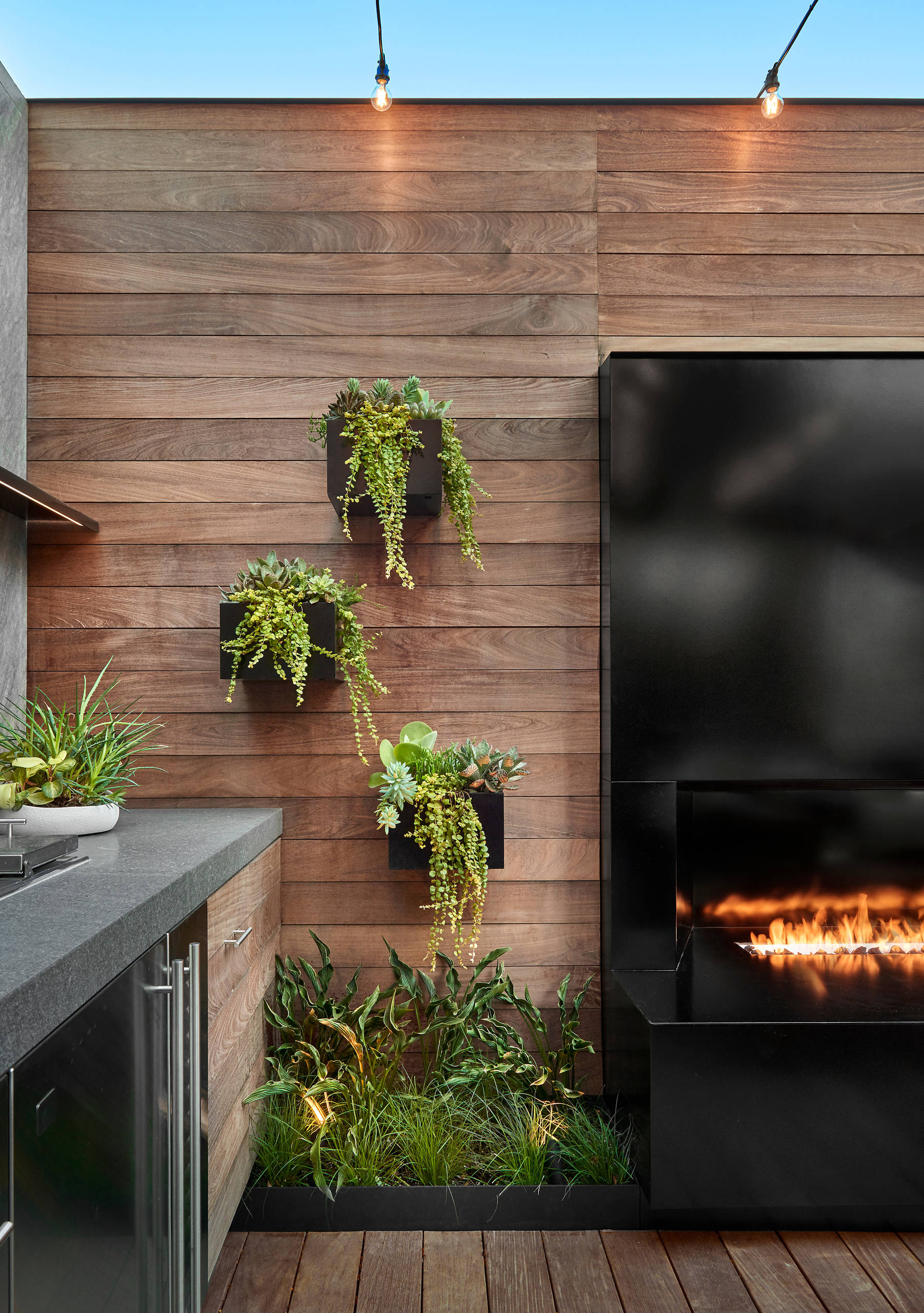 Outdoor kitchen clearance wall