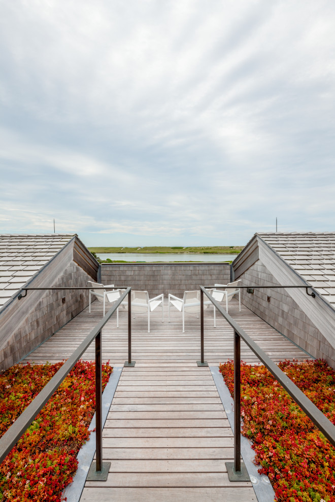 Cette image montre un toit terrasse sur le toit marin avec aucune couverture.