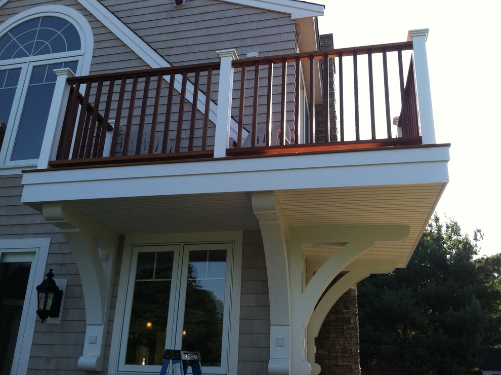 Idées déco pour une terrasse latérale craftsman de taille moyenne avec aucune couverture.