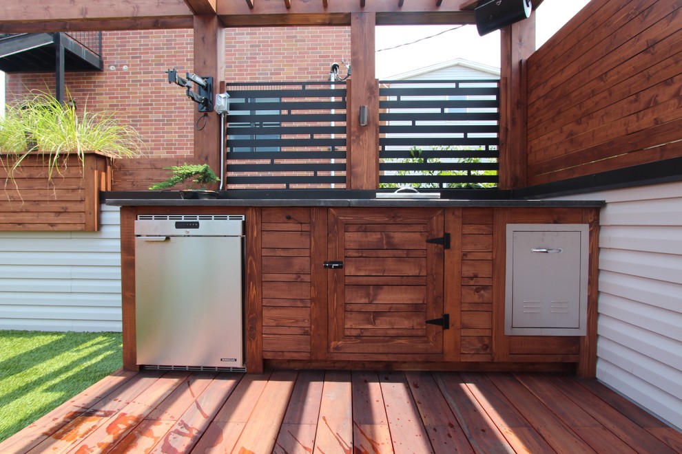 Idee per una terrazza minimalista di medie dimensioni e sul tetto con una pergola