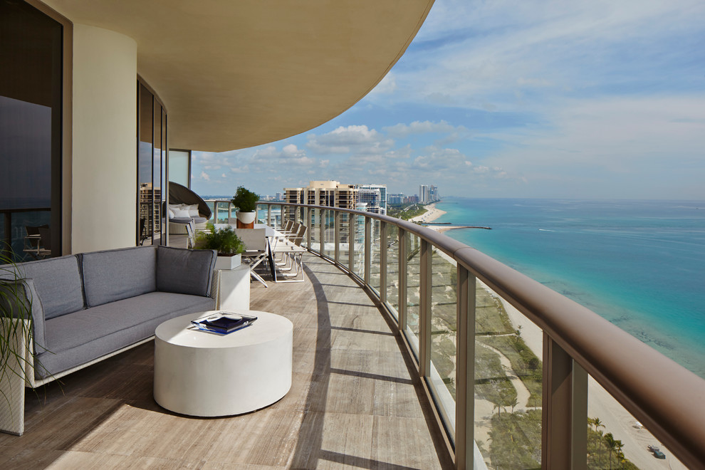 This is an example of a contemporary terrace in Miami.