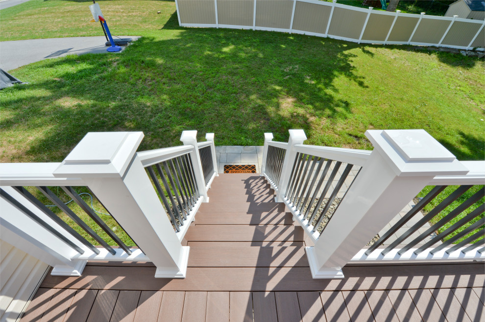 Example of a mid-sized trendy deck design in New York