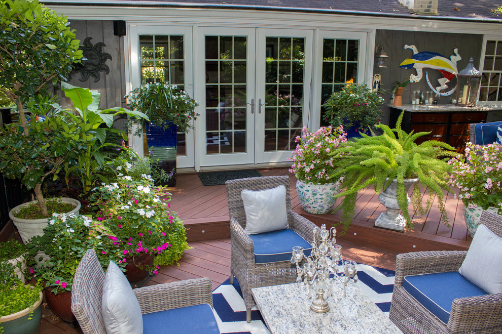 Imagen de terraza tradicional renovada extra grande sin cubierta en patio trasero con brasero
